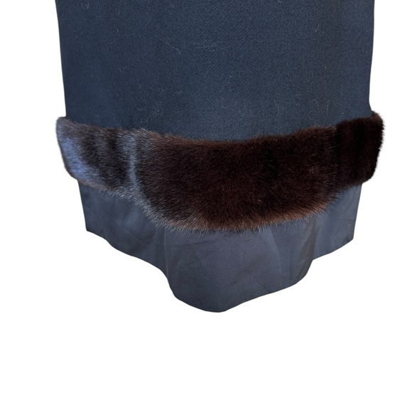 Max Mara Black Wool with Mink Trim Sheath Dress Chic Classic US sz 10 - Picture 3 of 13